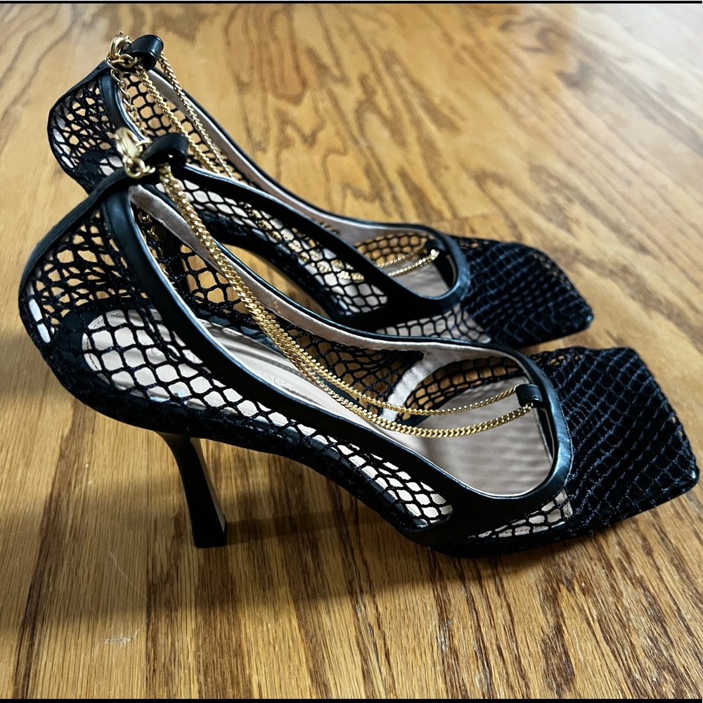 Bottega Veneta Black Mesh Stretch Pumps in 39.5 - Picture 5 of 16
